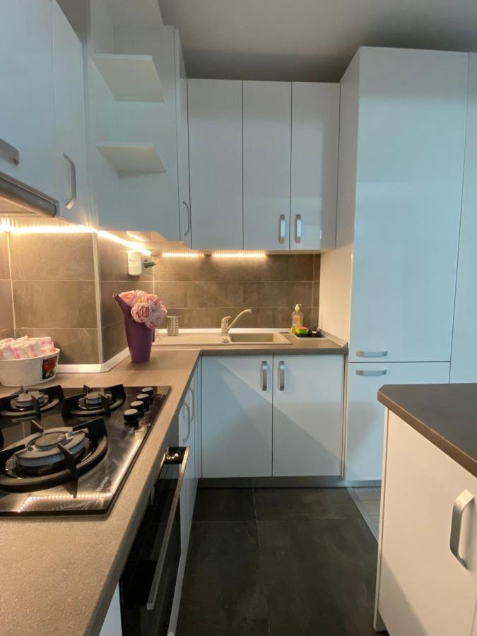 Lake House - Bucuresti Luaran gambar