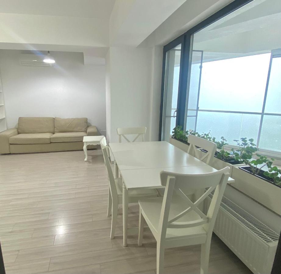 Lake House - Bucuresti Luaran gambar