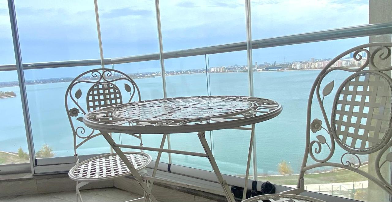Lake House - Bucuresti Luaran gambar